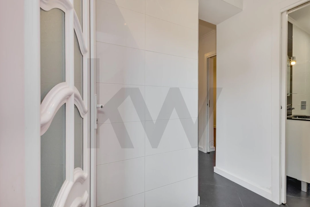 Apartamento T1 para Venda em Campolide Foto 4