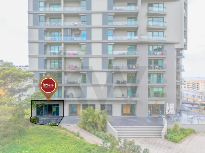 Loja para Arrendamento em São Martinho