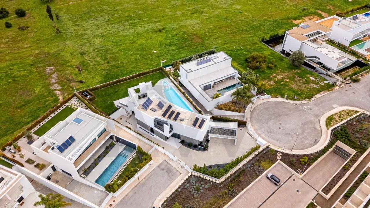 Moradia T5 para Venda em Quarteira Foto 2