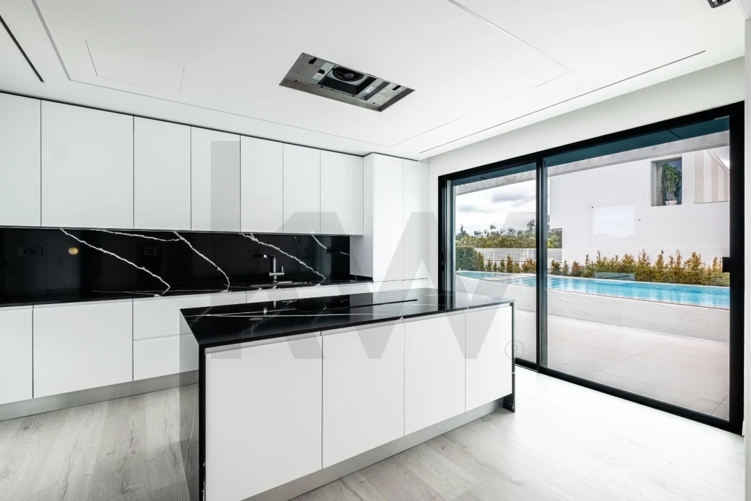 Moradia T5 para Venda em Quarteira Foto 8