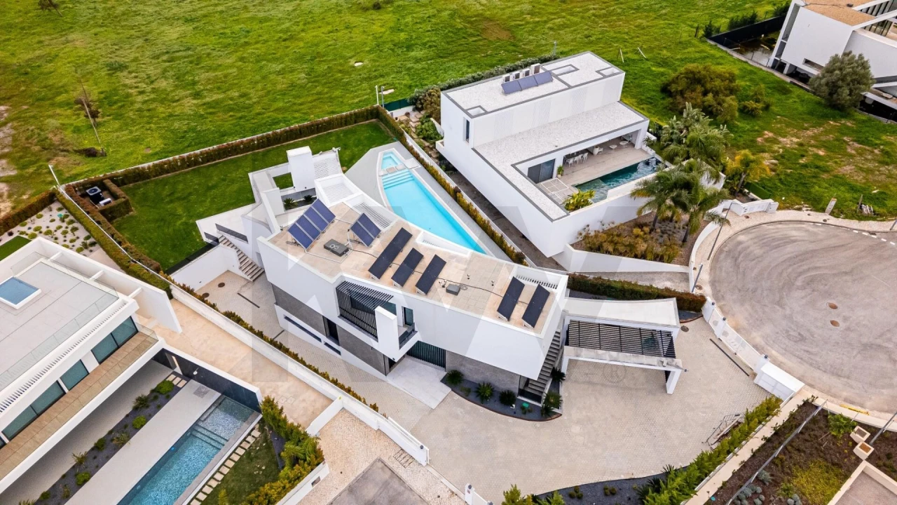 Moradia T5 para Venda em Quarteira Foto 1