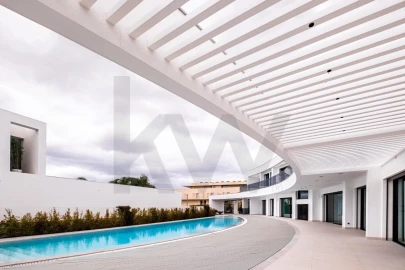 Moradia T5 para Venda em Quarteira