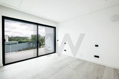 Moradia T5 para Venda em Quarteira