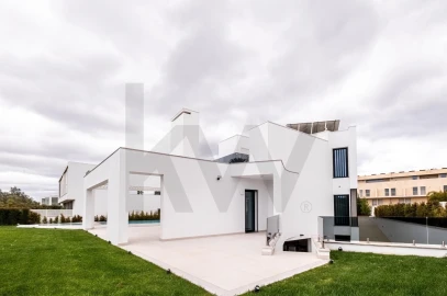 Moradia T5 para Venda em Quarteira