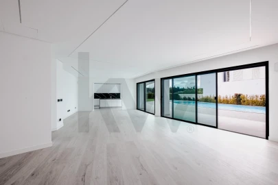 Moradia T5 para Venda em Quarteira