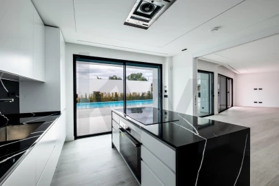 Moradia T5 para Venda em Quarteira