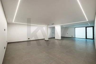 Moradia T5 para Venda em Quarteira