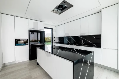 Moradia T5 para Venda em Quarteira