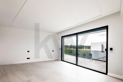 Moradia T5 para Venda em Quarteira