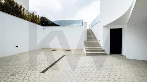 Moradia T5 para Venda em Quarteira