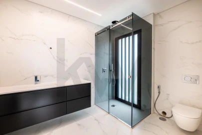 Moradia T5 para Venda em Quarteira