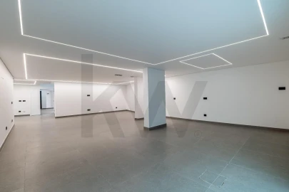 Moradia T5 para Venda em Quarteira