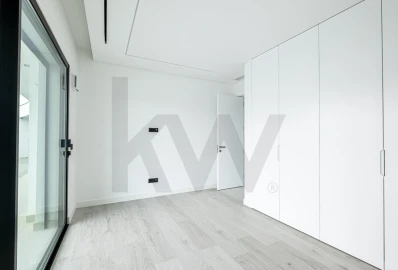 Moradia T5 para Venda em Quarteira