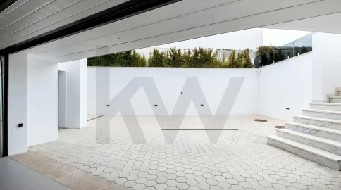 Moradia T5 para Venda em Quarteira