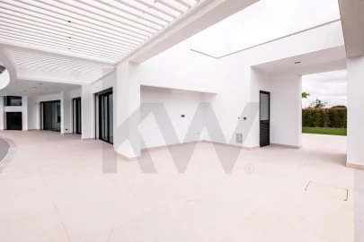 Moradia T5 para Venda em Quarteira