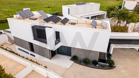 Moradia T5 para Venda em Quarteira