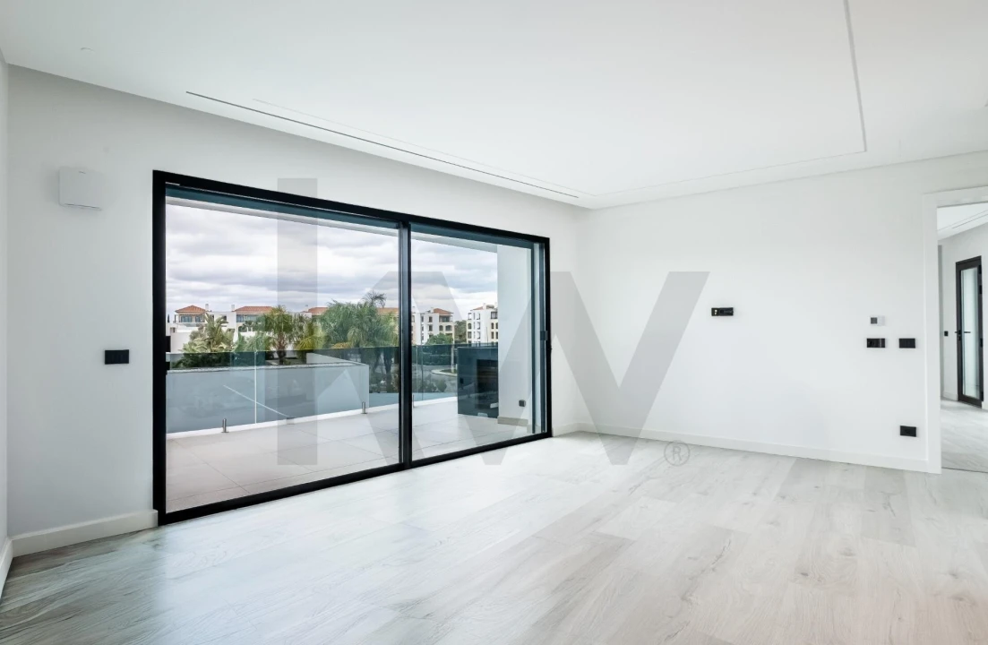 Moradia T5 para Venda em Quarteira Foto 35