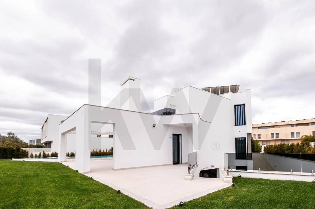 Moradia T5 para Venda em Quarteira Foto 18