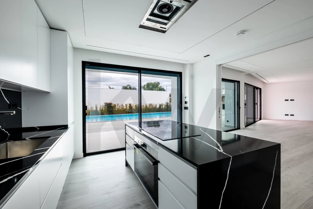 Moradia T5 para Venda em Quarteira Foto 10