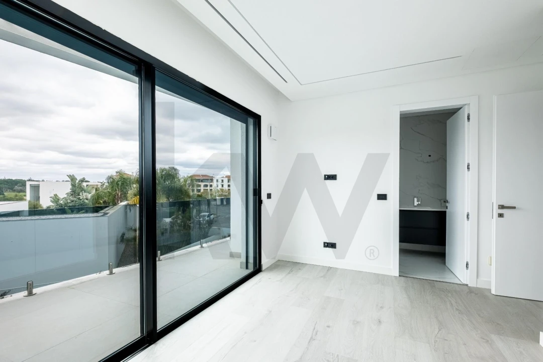 Moradia T5 para Venda em Quarteira Foto 37