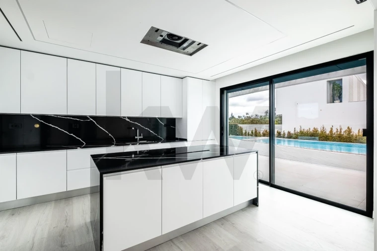 Moradia T5 para Venda em Quarteira Foto 8