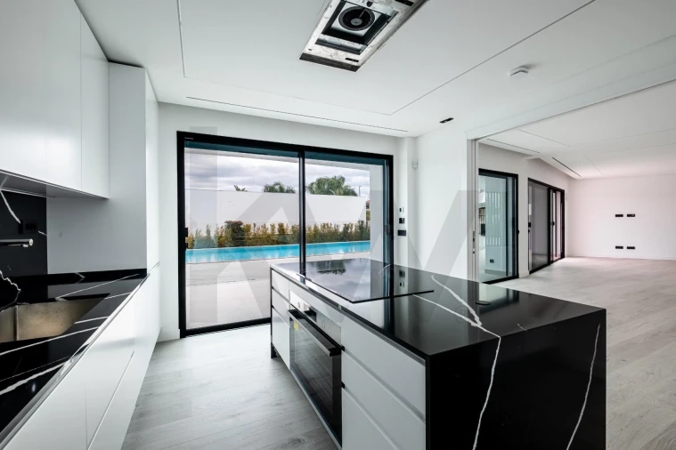 Moradia T5 para Venda em Quarteira Foto 10