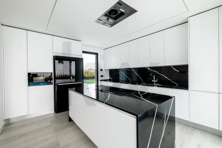 Moradia T5 para Venda em Quarteira Foto 9