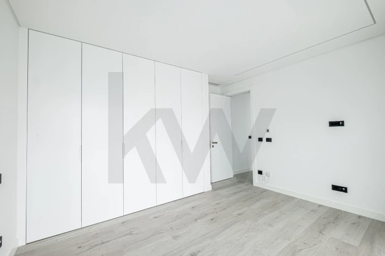 Moradia T5 para Venda em Quarteira Foto 24