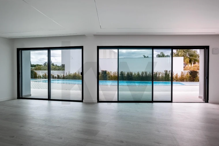 Moradia T5 para Venda em Quarteira Foto 11