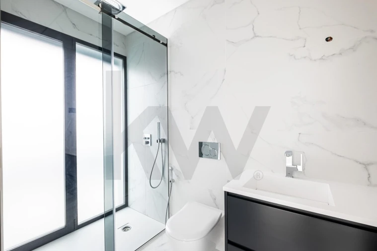 Moradia T5 para Venda em Quarteira Foto 39