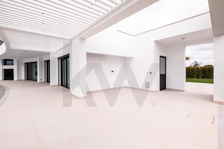 Moradia T5 para Venda em Quarteira Foto 16