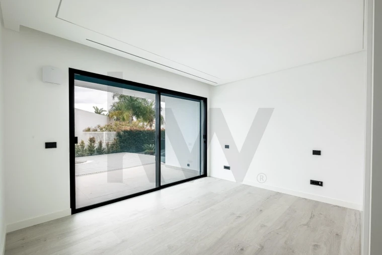 Moradia T5 para Venda em Quarteira Foto 23