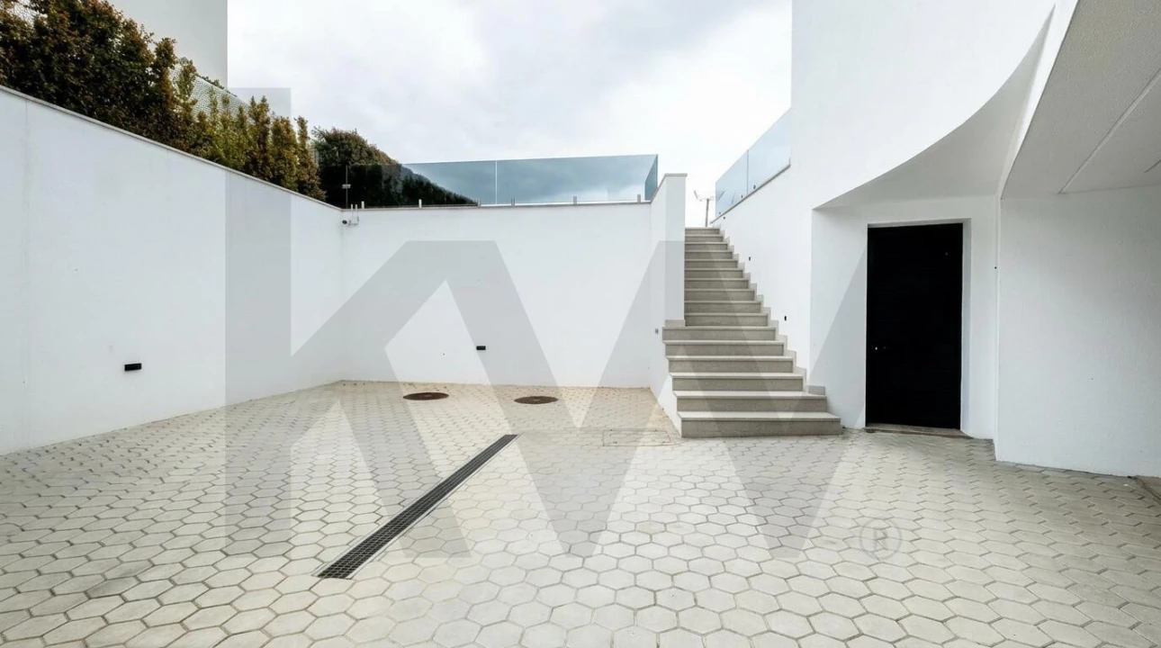 Moradia T5 para Venda em Quarteira Foto 56