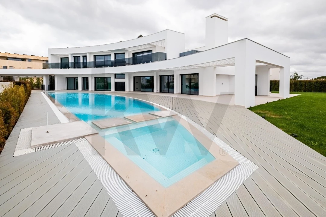 Moradia T5 para Venda em Quarteira Foto 15