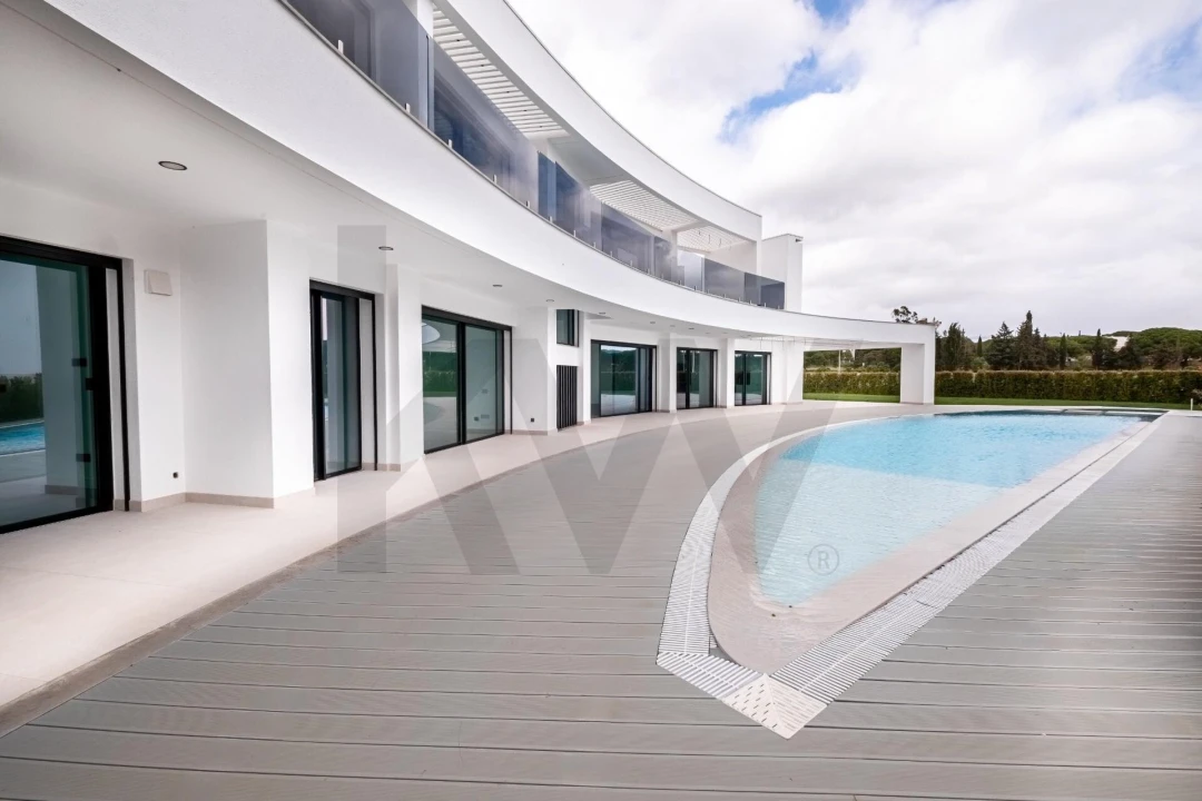 Moradia T5 para Venda em Quarteira Foto 13