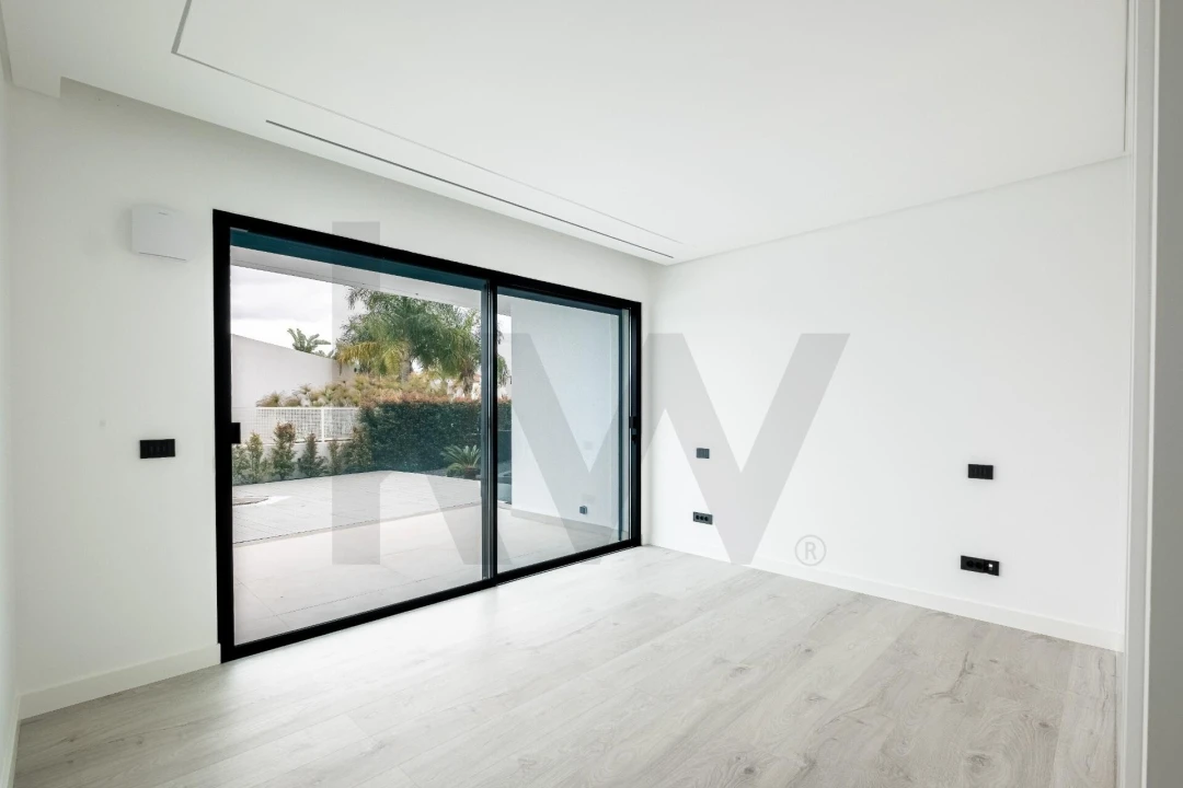 Moradia T5 para Venda em Quarteira Foto 23