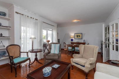 Apartamento T2 para Venda em Carcavelos e Parede