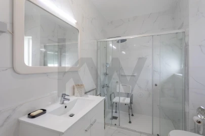 Apartamento T2 para Venda em Carcavelos e Parede