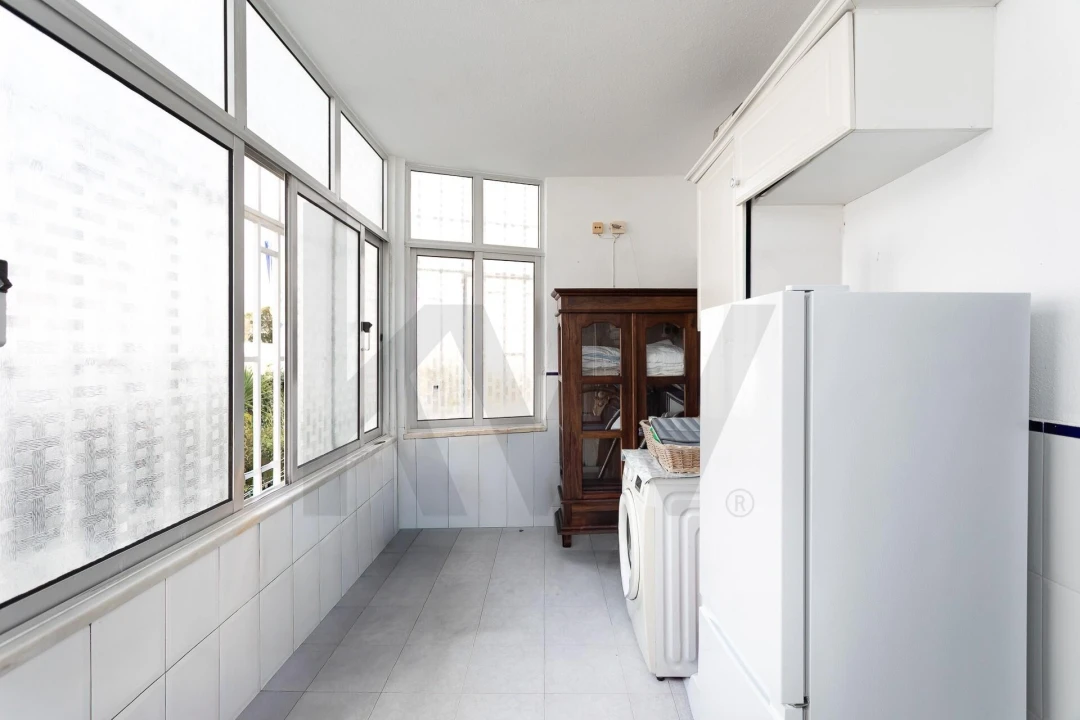 Apartamento T2 para Venda em Carcavelos e Parede Foto 23