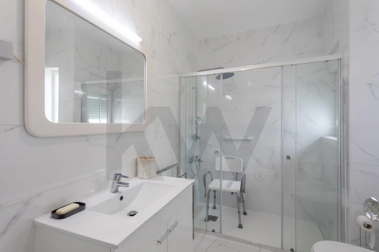 Apartamento T2 para Venda em Carcavelos e Parede Foto 14