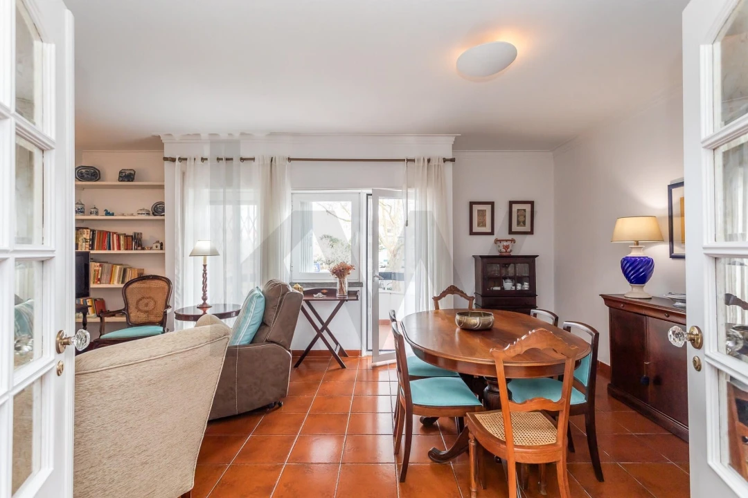 Apartamento T2 para Venda em Carcavelos e Parede Foto 1
