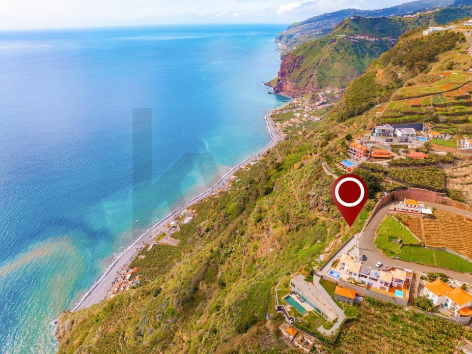 Terreno para Venda em Canhas Foto 1