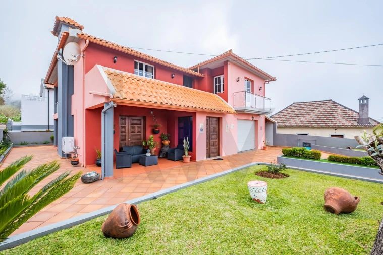 Moradia T3 para Venda em Porto Moniz Foto 1