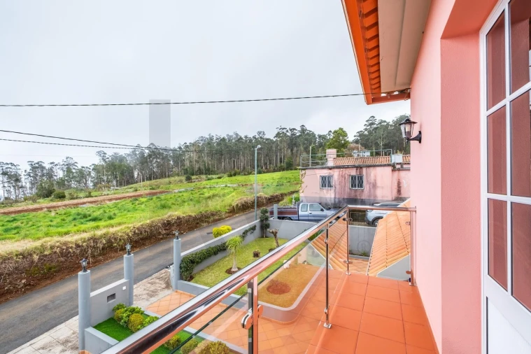 Moradia T3 para Venda em Porto Moniz Foto 52
