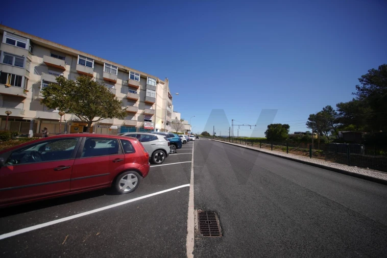 Loja para Venda em Oeiras e São Julião da Barra, Paço de Arcos e Caxias Foto 1