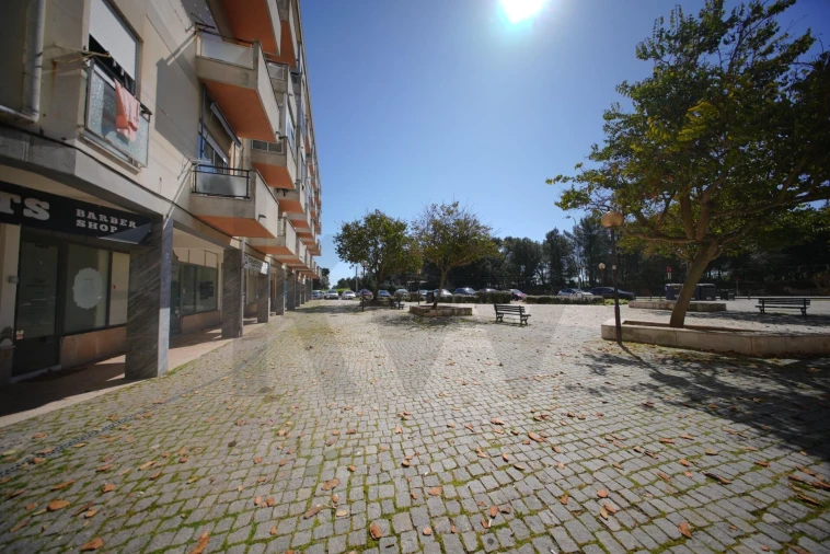 Loja para Venda em Oeiras e São Julião da Barra, Paço de Arcos e Caxias Foto 2