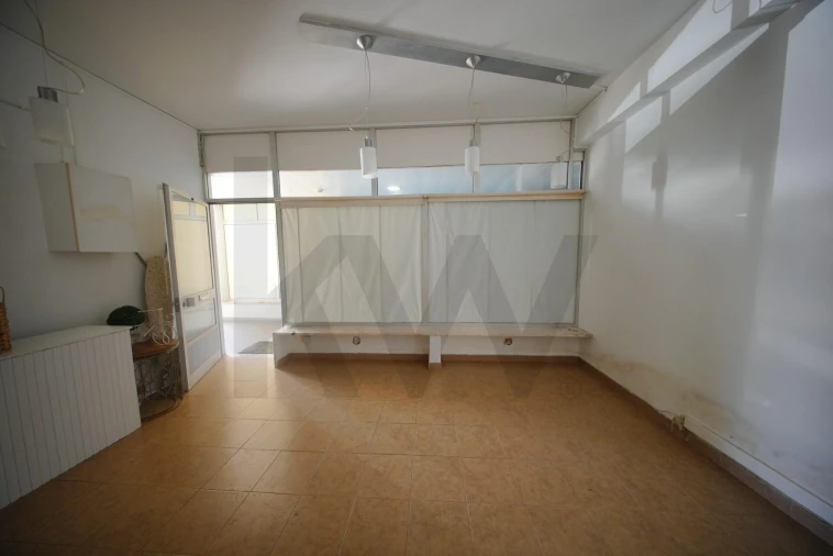 Loja para Venda em Oeiras e São Julião da Barra, Paço de Arcos e Caxias Foto 3