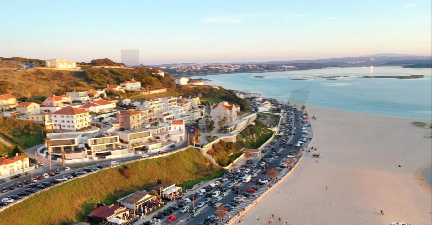 Terreno para Venda em Foz do Arelho Foto 1