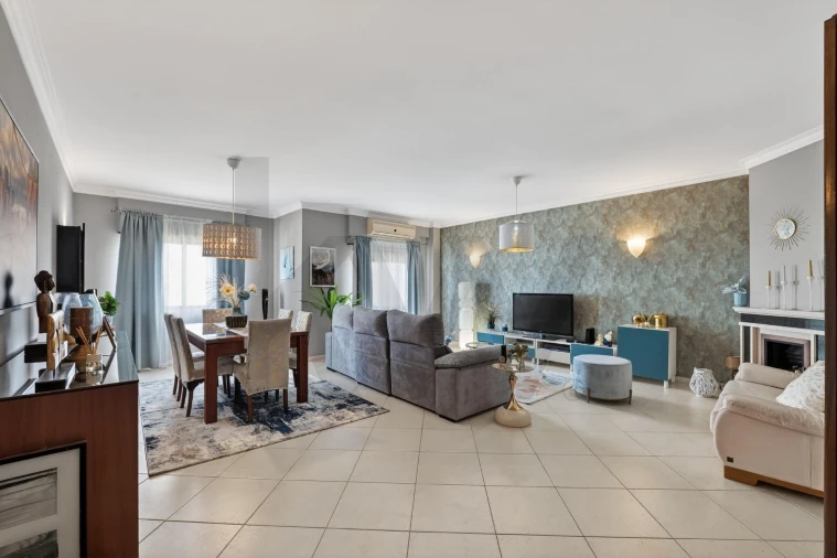 Apartamento T4 para Venda em Póvoa de Santa Iria e Forte da Casa Foto 1