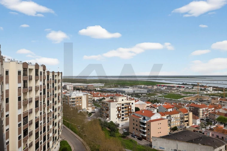 Apartamento T4 para Venda em Póvoa de Santa Iria e Forte da Casa Foto 6